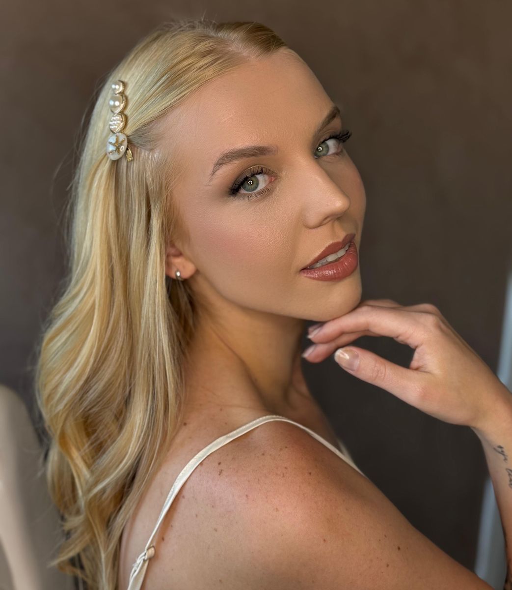 Produção de maquiagem e penteado por Halana Salvadori