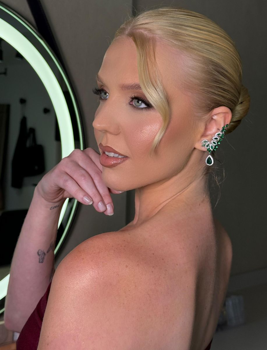 Retrato beauty com acabamento glow de Halana Salvadori