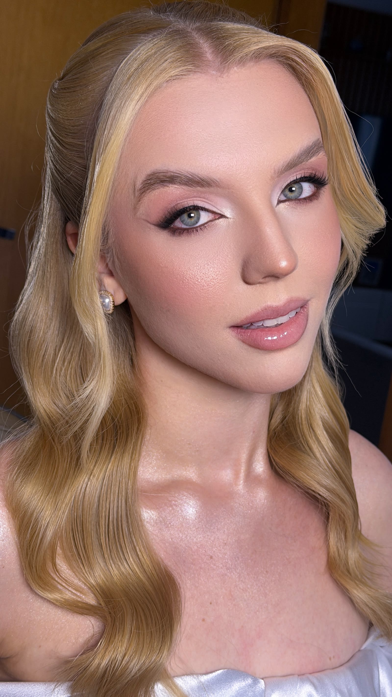 Retrato de beleza bridal de Halana Salvadori com ondas polidas